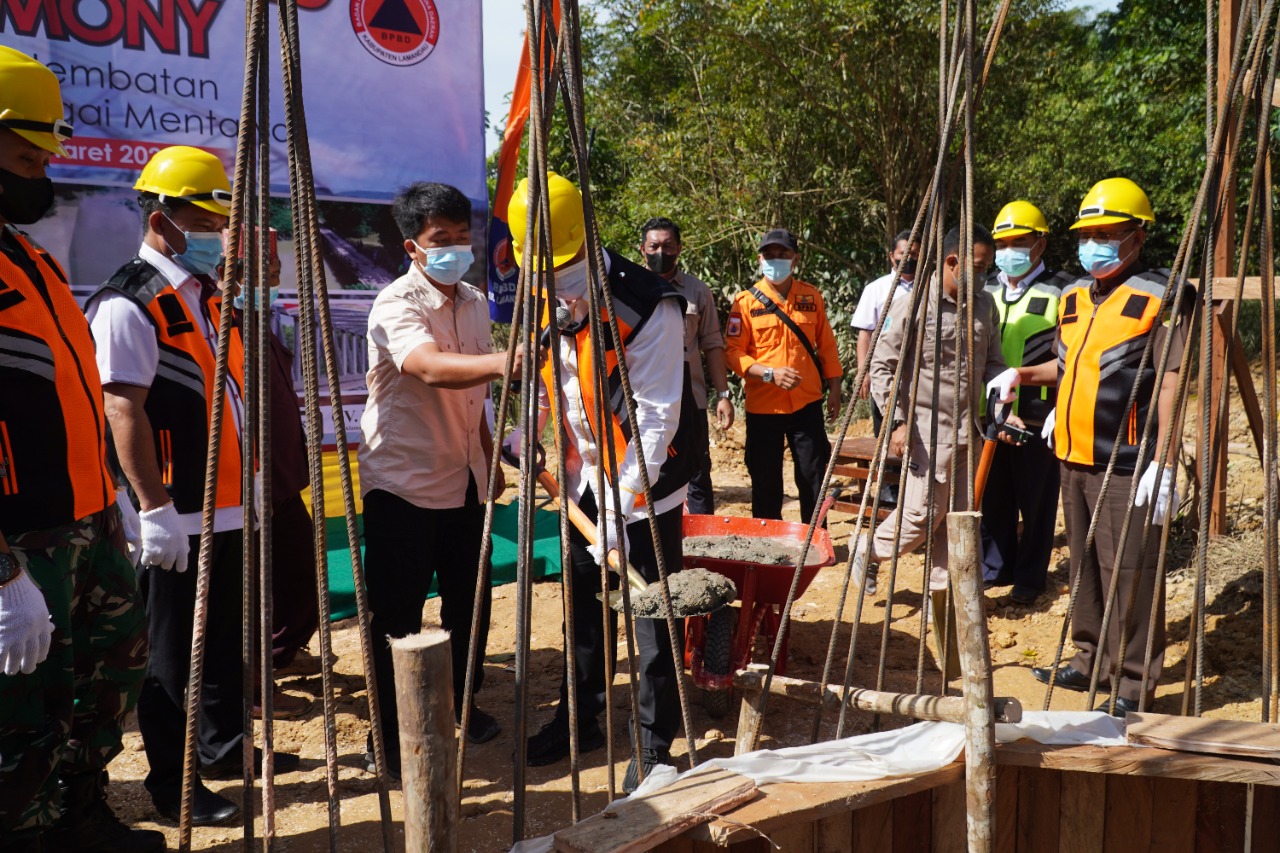 Dorong Perekonomian dan Aktivitas Masyarakat, Bupati Lamandau Groundbreaking Rekonstruksi Jembatan Liku dan Guci