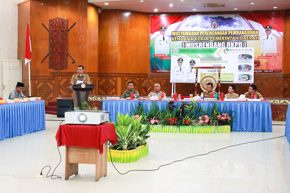 Serah Terima Pemanfaatan Kartu Mura Sejahtera Kepada Masyarakat