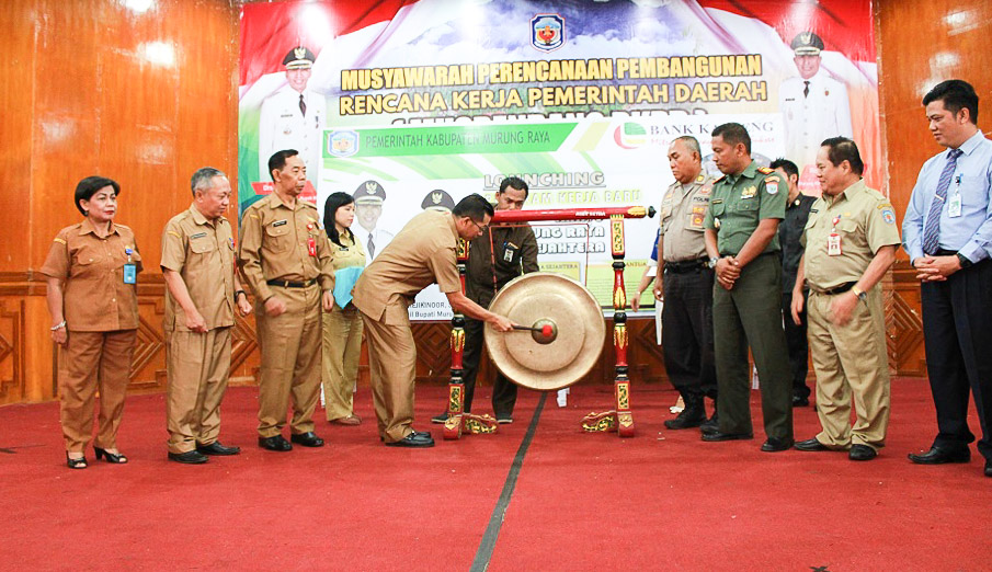 Serah Terima Pemanfaatan Kartu Mura Sejahtera Kepada Masyarakat