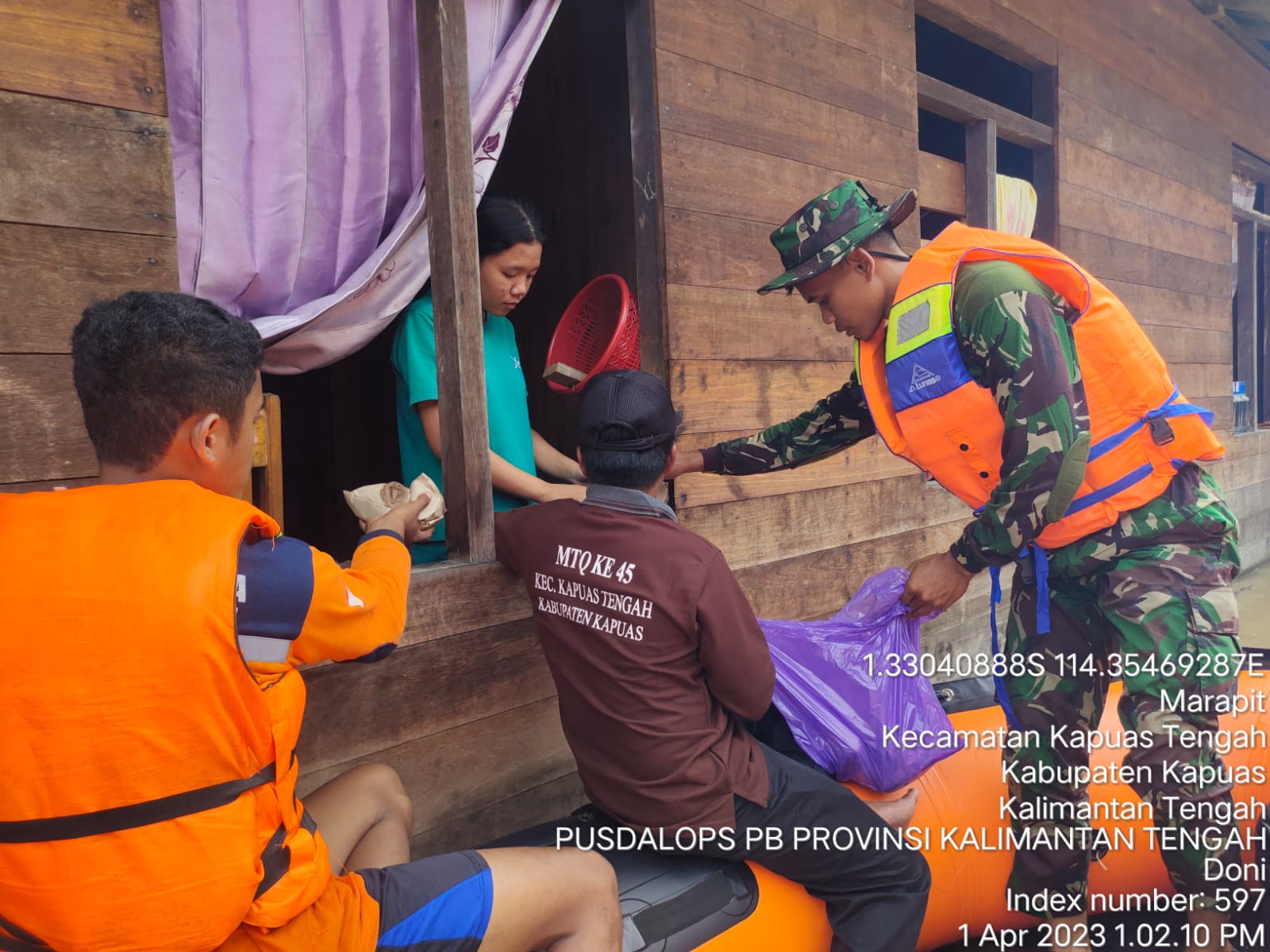Sekda Kalteng Nuryakin : Pemprov dan Tim Gabungan  Selalu Siaga Berikan Bantuan di Lokasi Banjir Kab. Kapuas