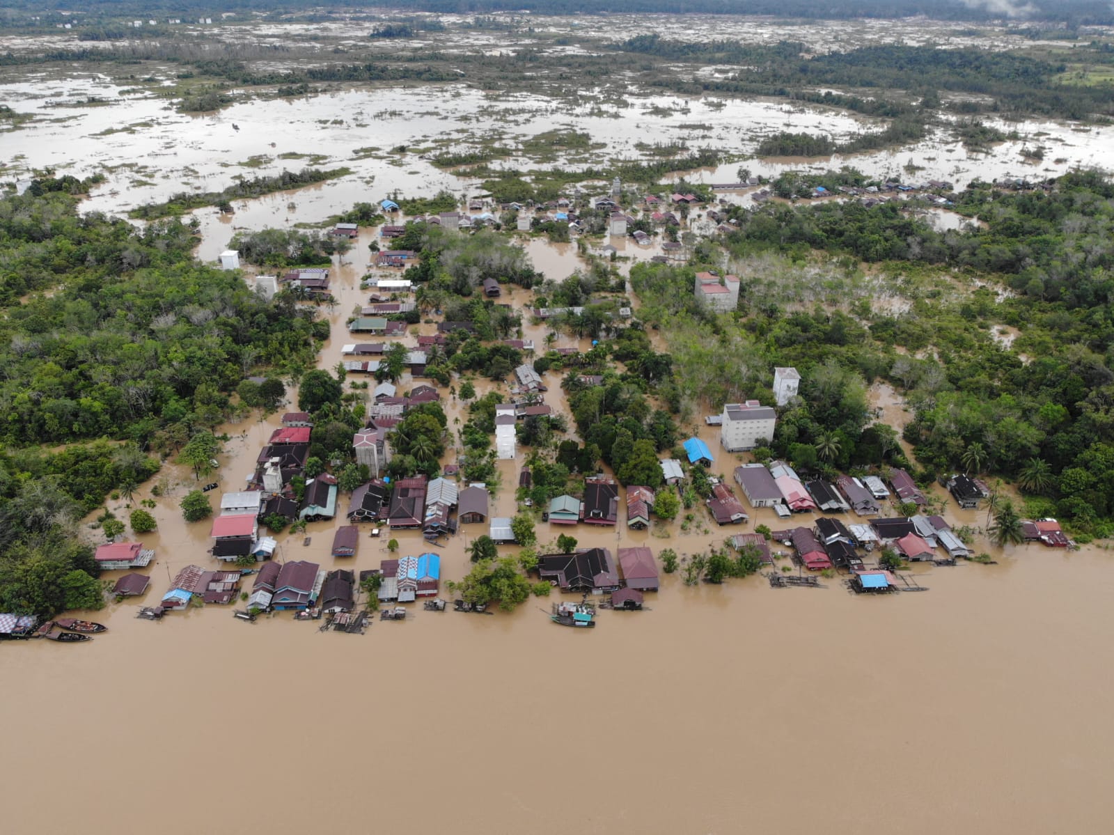Sekda Kalteng Nuryakin : Pemprov dan Tim Gabungan  Selalu Siaga Berikan Bantuan di Lokasi Banjir Kab. Kapuas