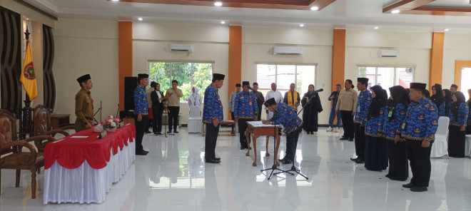Pj Bupati Kobar Lantik 39 Kepala Sekolah, Penilik dan Pengawas Sekolah
