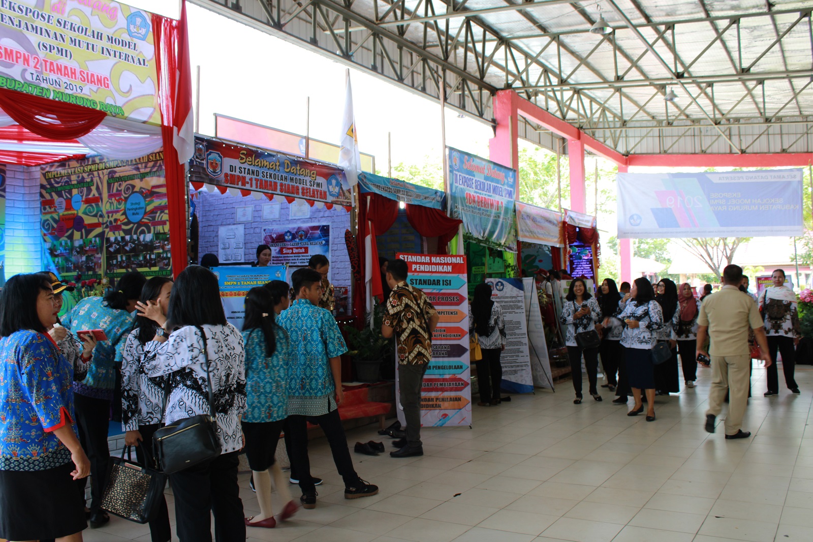 Pemerintah Tinjau Pameran Sekolah Tingkat Model