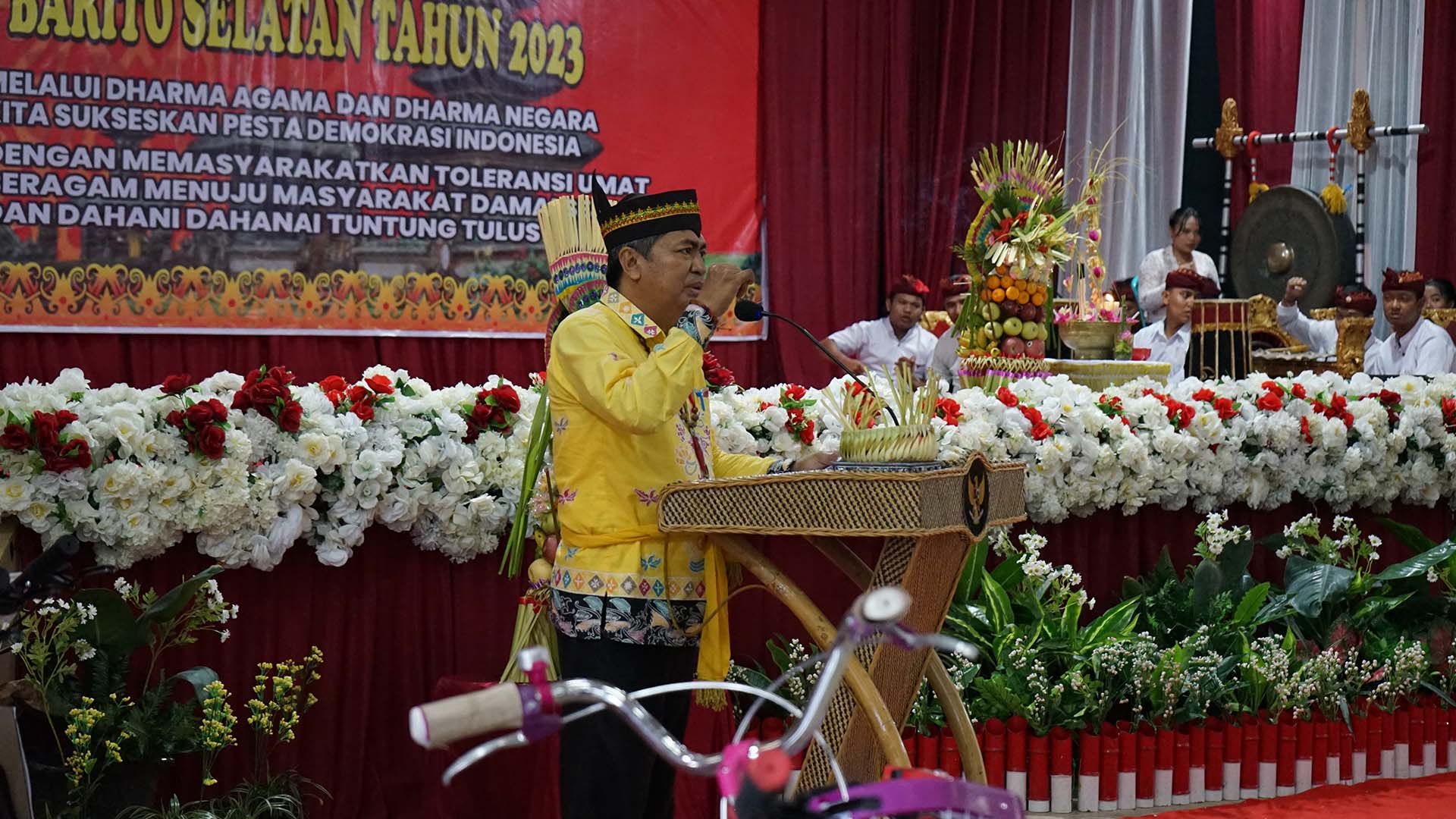 Pj Bupati Barsel :   Melalui Momentum Perayaan Dharma Santi, Kita Wujudkan Nilai-Nilai Keimanan  