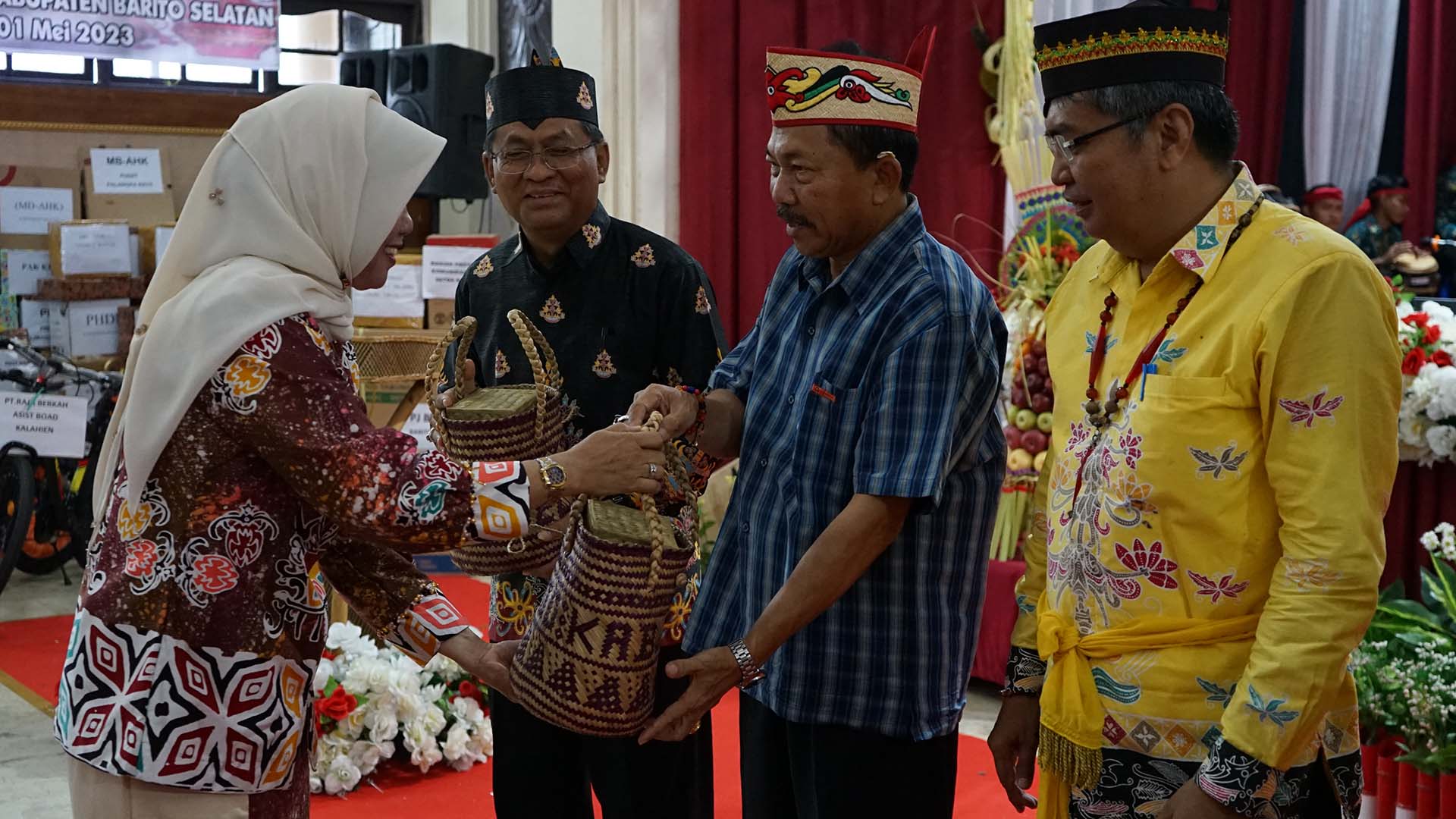 Pj Bupati Barsel :   Melalui Momentum Perayaan Dharma Santi, Kita Wujudkan Nilai-Nilai Keimanan  