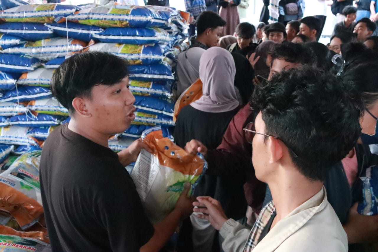 Maknai Hardiknas, Gubernur Kalteng Gratiskan Pasar Murah Untuk Mahasiswa