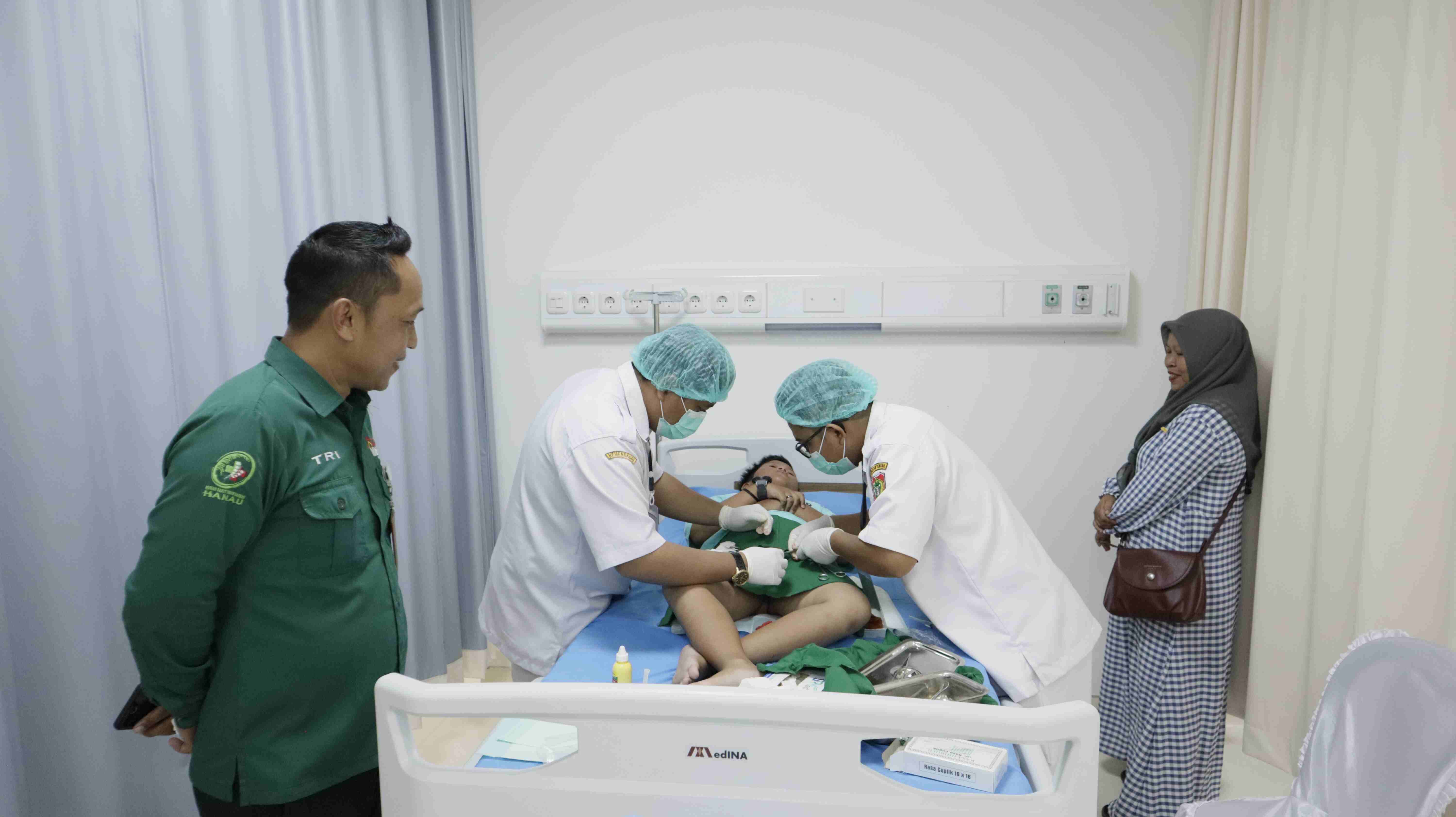 Sambut HUT Kalteng ke-67, UPT RSUD Hanau Gelar Khitan Gratis dan Donor Darah