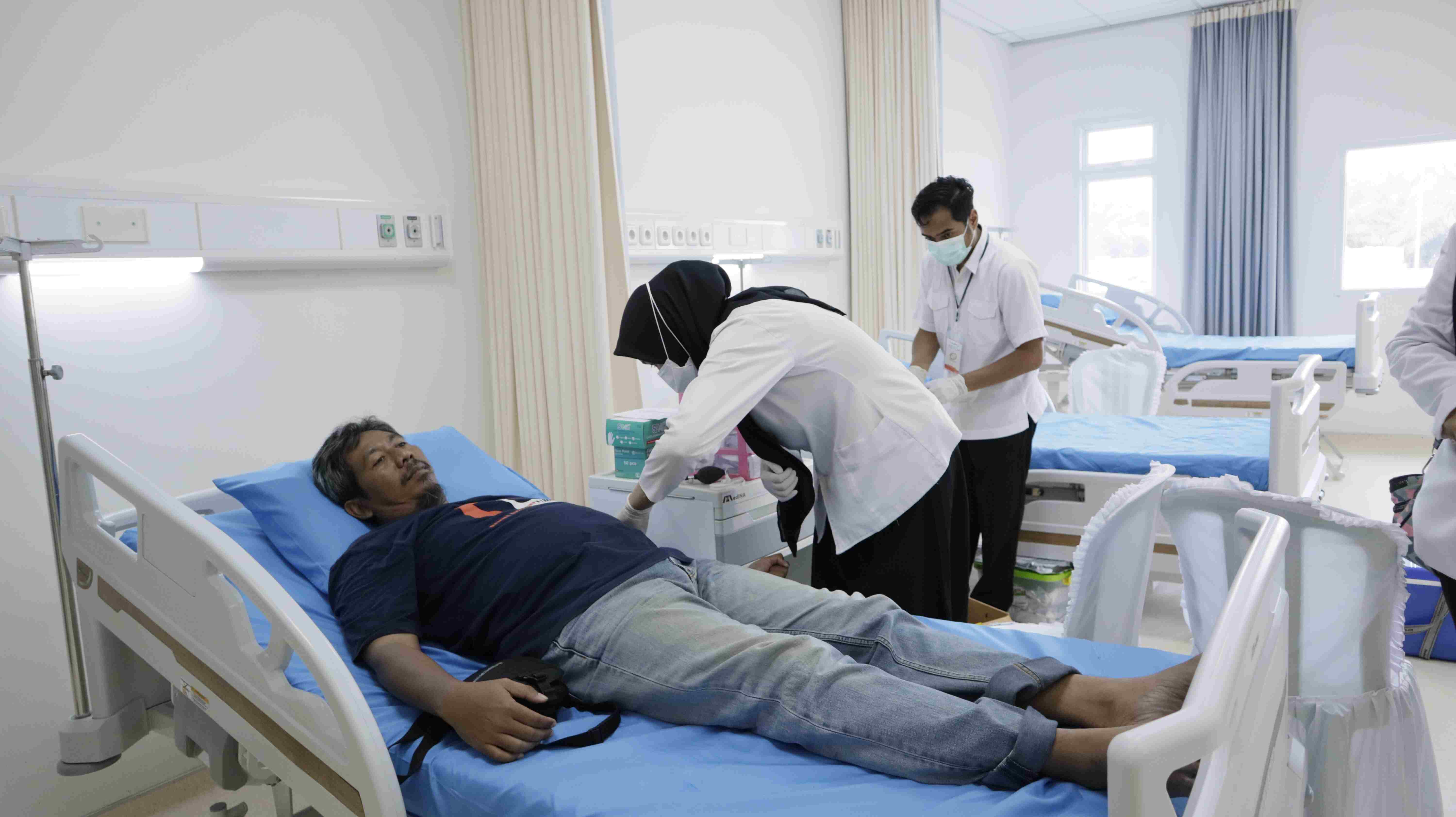 Sambut HUT Kalteng ke-67, UPT RSUD Hanau Gelar Khitan Gratis dan Donor Darah
