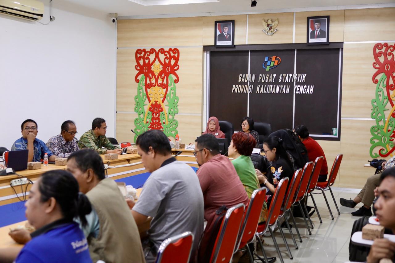 Asisten Ekbang Sri Widanarni Hadiri Konferensi Pers Berita Resmi Statistik BPS pada April 2025