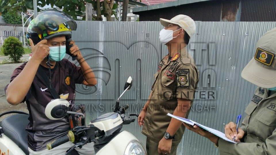 SatPol PP dan Damkar Kabupaten Kapuas Lakukan Razia Masker Demi Tingkatkan Kesadaran Masyarakat 