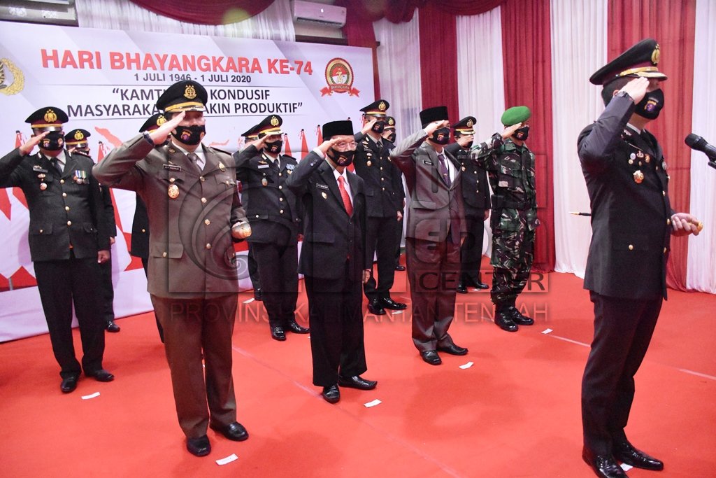 Wabup Hadiri Upacara Virtual HUT Bhayangkara-74 di Polres Kapuas