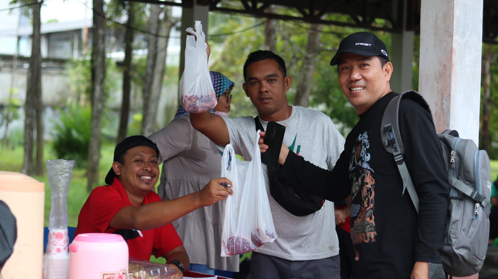 Sembelih Hewan Kurban, Kadisbudpar Adiah Chandra Sari Tekankan Pentingnya Memupuk Solidaritas