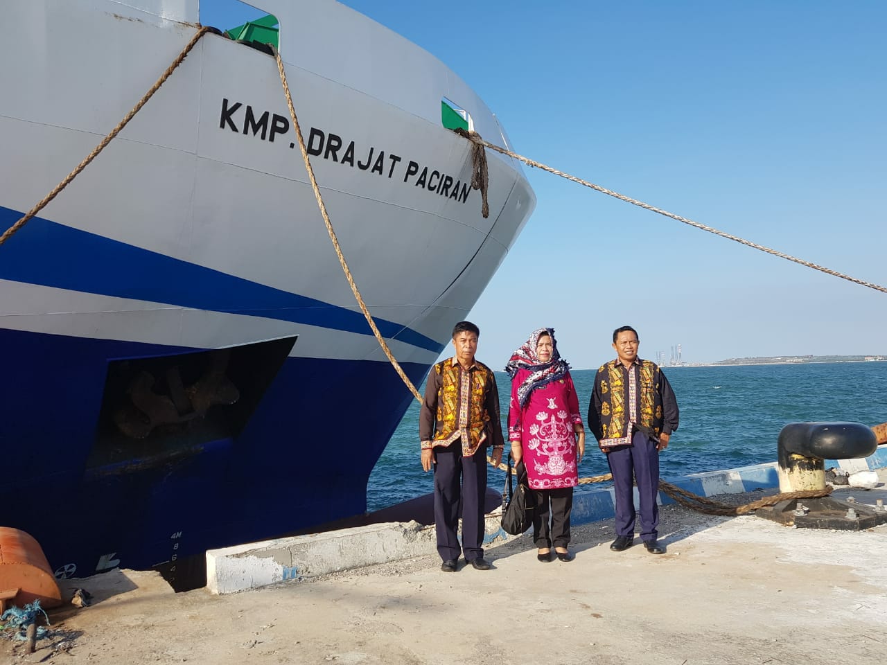 KMP Drajat Paciran Segera Bersandar Di Pelabuhan Penyebarangan Bahaur