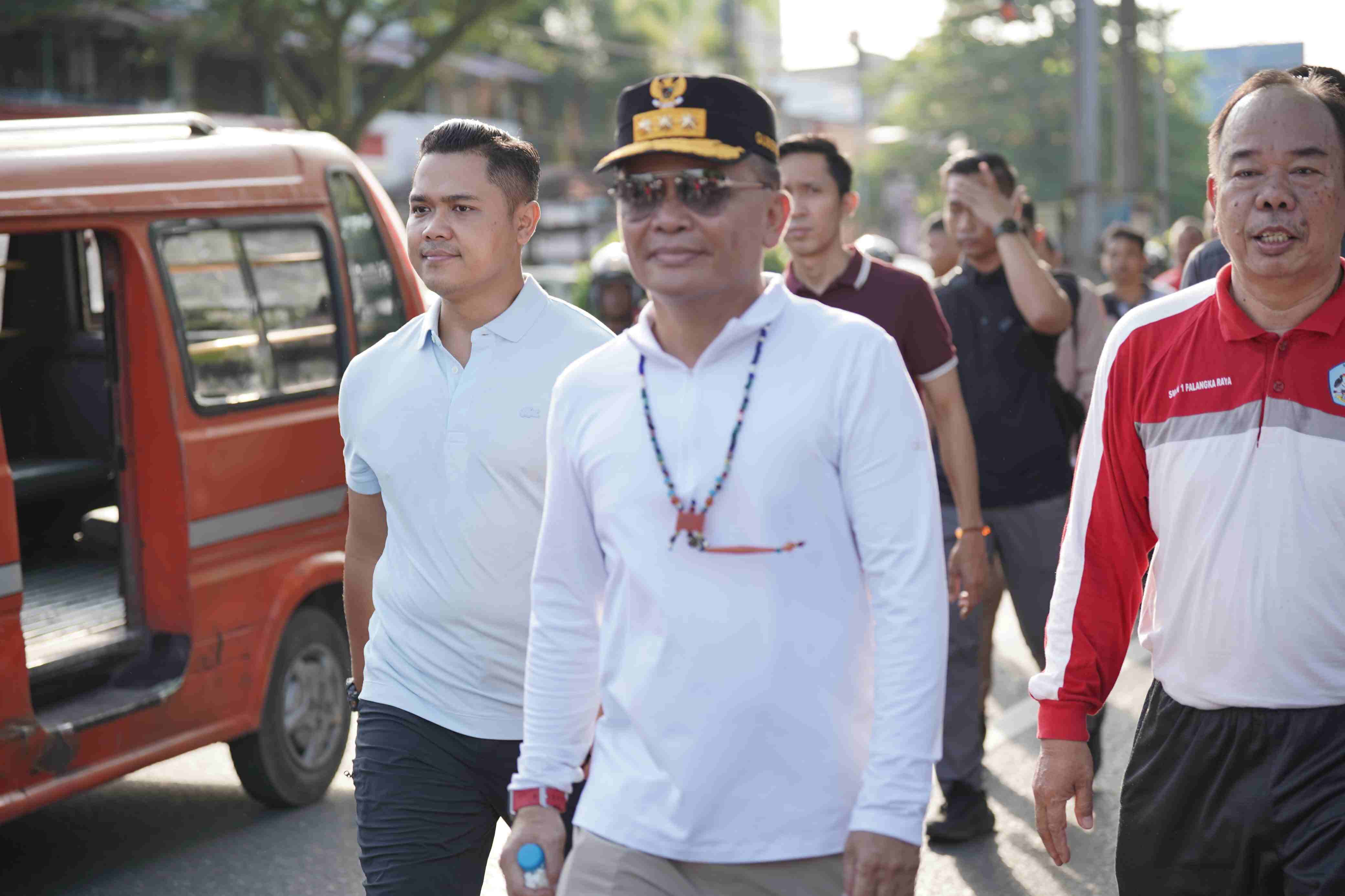 ‎Gubernur H. Agustiar Sabran Jalan Sehat Bersama Siswa SMAN 1 Palangka Raya di HUT ke-66, Plt. Kadisdik Kalteng : Kita Patut Berbangga dan Bersyukur