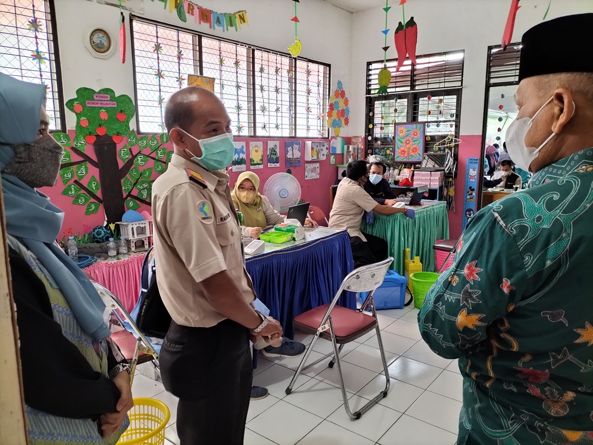 Pegawai Kemenag dan Keluarganya Jalani Vaksinasi Covid-19