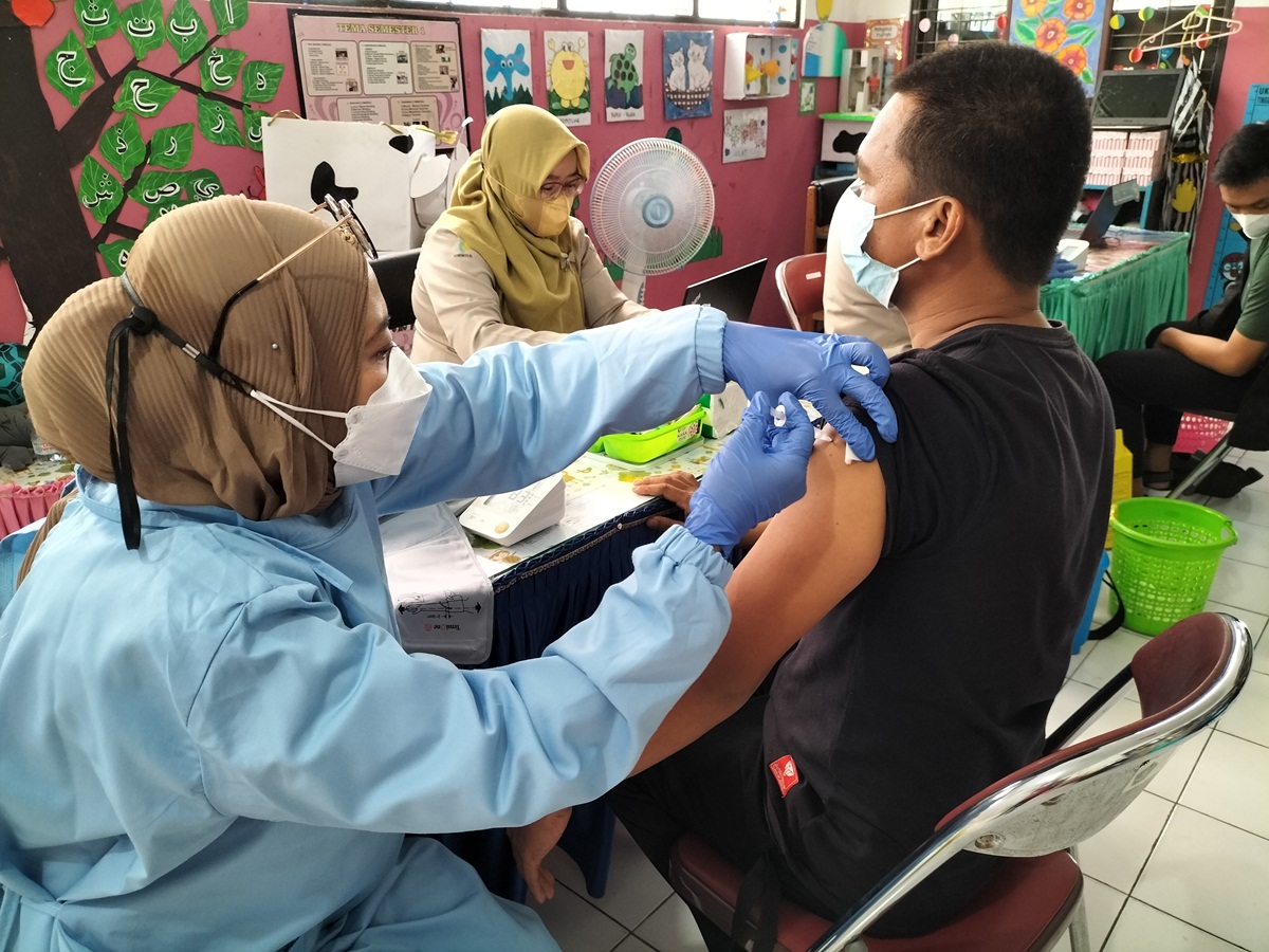 Pegawai Kemenag dan Keluarganya Jalani Vaksinasi Covid-19