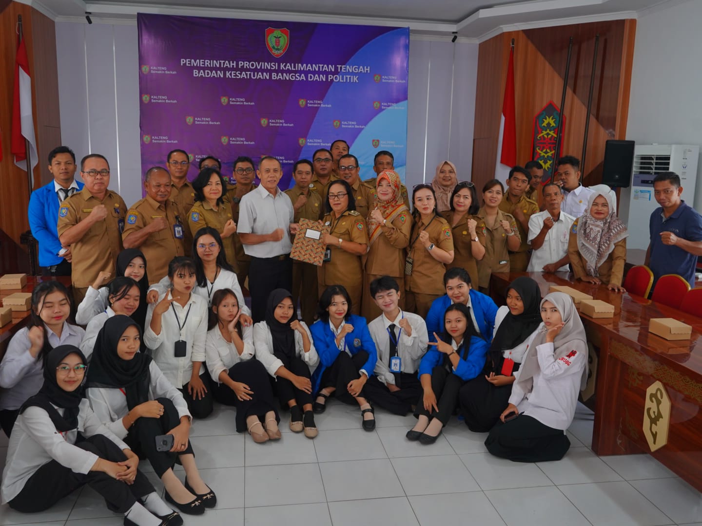 Badan Kesbangpol Prov. Kalteng Gelar Acara Pelepasan ASN Purna Tugas