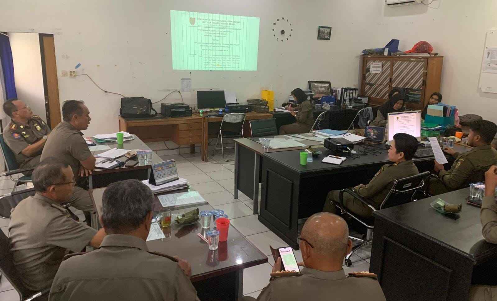 Tingkatkan Pelayanan Maksimal dan Terukur kepada Masyarakat, Satpol PP Kalteng Terbitkan Buku Saku bagi Anggota