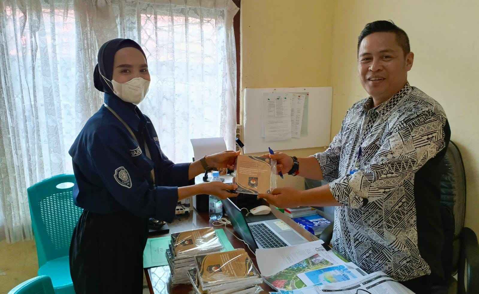 Tingkatkan Pelayanan Maksimal dan Terukur kepada Masyarakat, Satpol PP Kalteng Terbitkan Buku Saku bagi Anggota