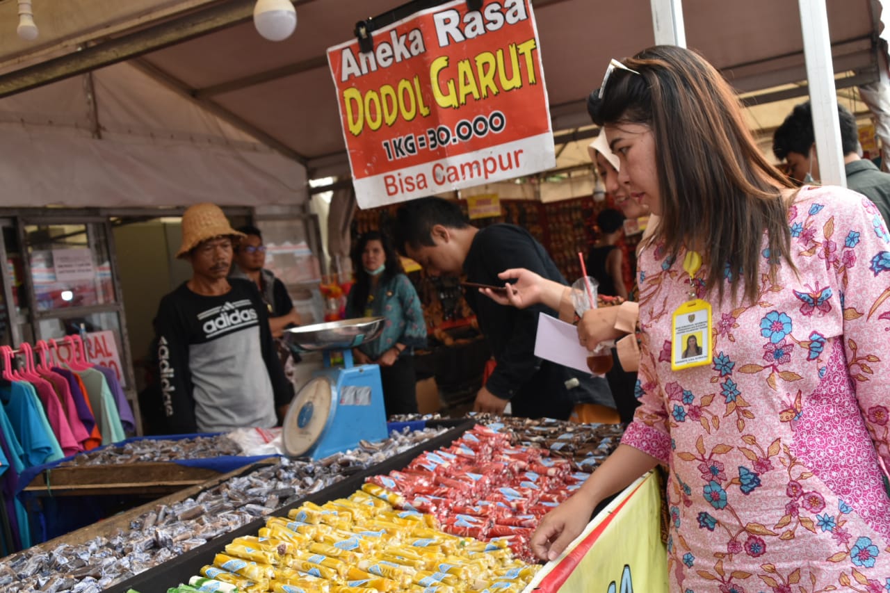 Jajanan Asli Garut Hadir Manjakan Lidah Warga Kalteng Dalam Even Kalteng Trade Expo