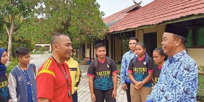 Tim PraPon Sepakbola Putri Kalteng Bergabung Belajar di Beberapa SMAN