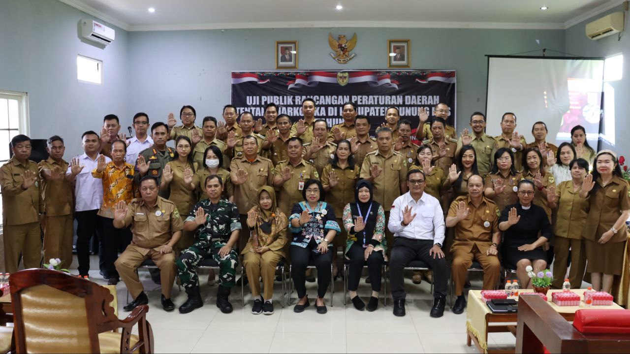 Wabub Gumas Efrensia L.P Umbing Buka Kegiatan Uji Publik Raperda Tentang Narkotika 
