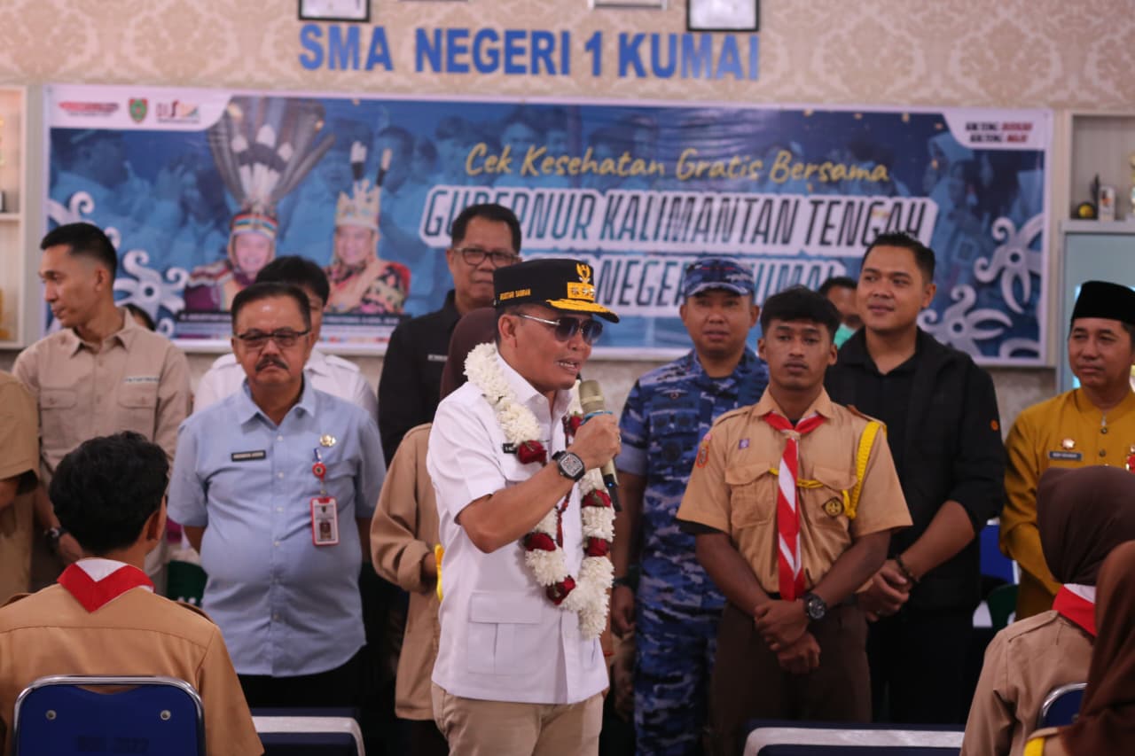 Gubernur Kalteng Tinjau Digitalisasi Pembelajaran dan Pasar Murah di SMAN 1 Kumai