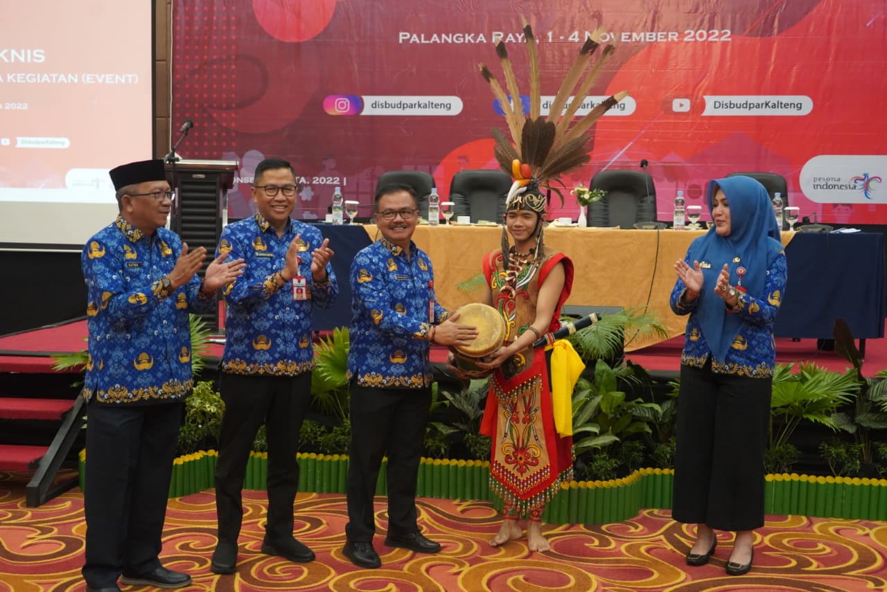 Buka Bimtek, Asisten Pemkesra Katma F. Dirun : Mari Bersinergi Membangkitkan Sektor Pariwisata dan Budaya serta Ekonomi Kreatif Dalam Rangka Pemulihan Ekonomi Pasca Pandemi