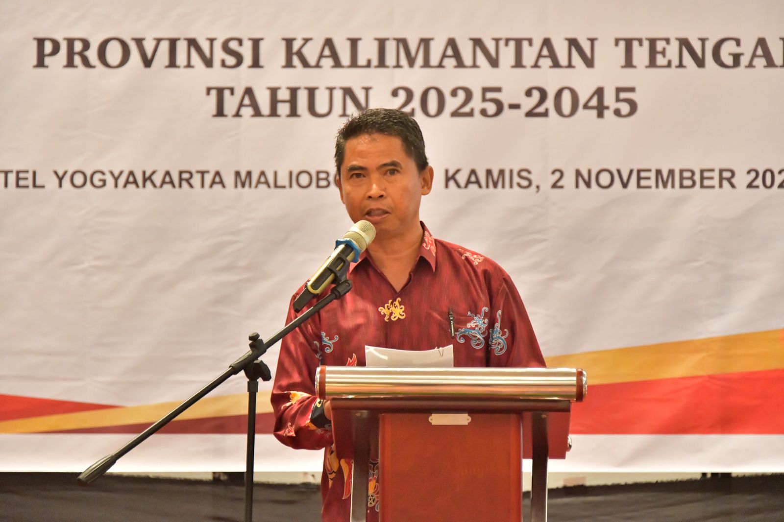 Asisten Ekbang Sri Widanarni Buka Kegiatan Sinkronisasi/Penyelarasan Penyusunan RPJPD Provinsi Kalteng Tahun 2025-2045