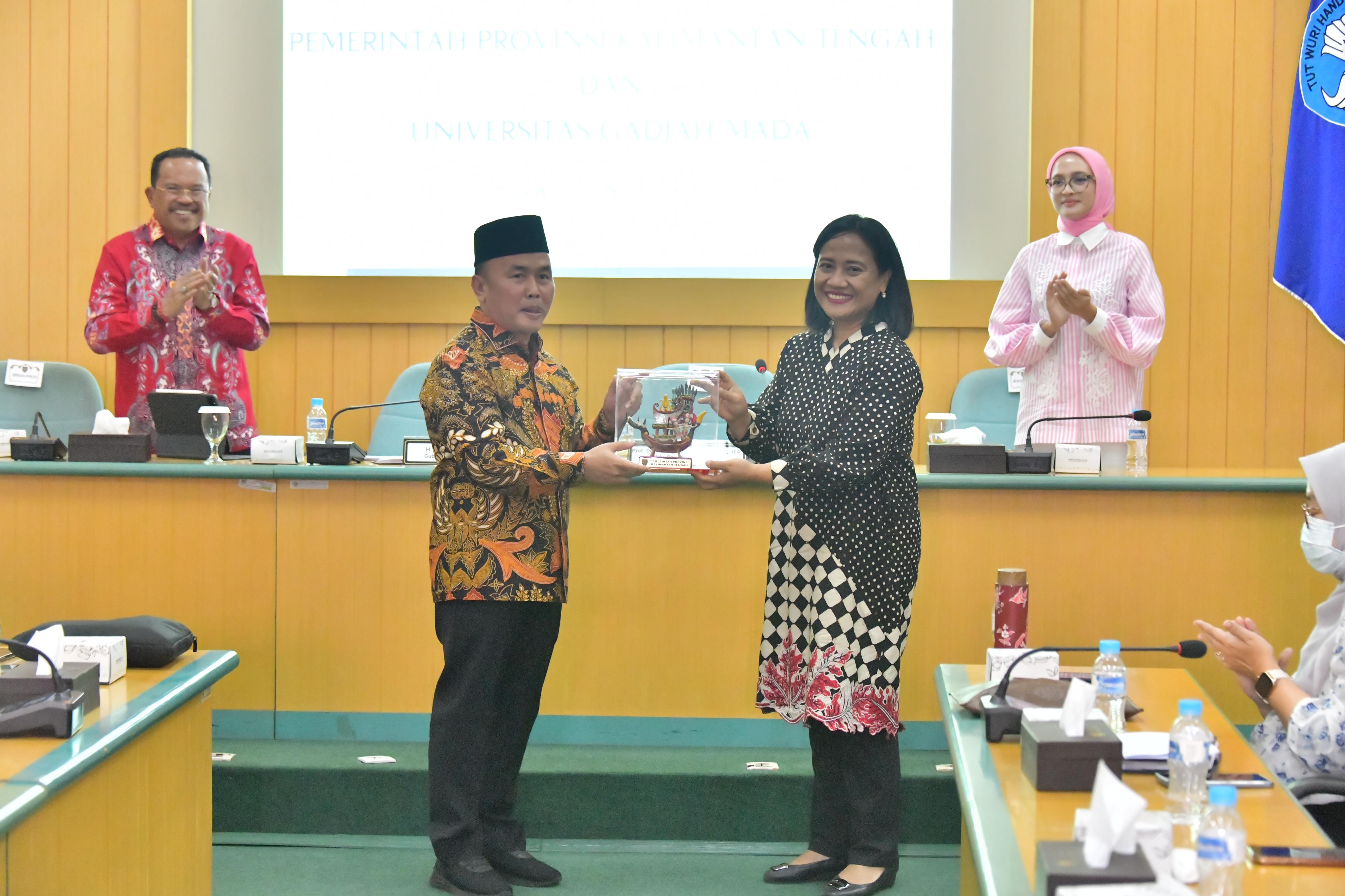 Pemprov Kalteng Bersama UGM Lakukan Penandatanganan PKS