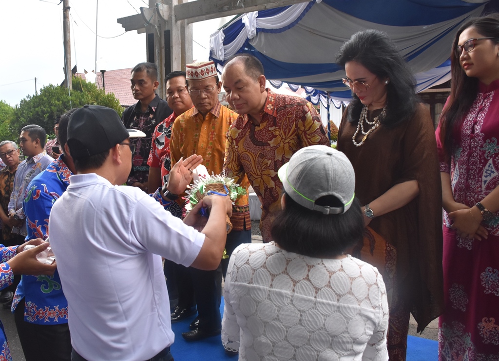 Ribuan Umat Kristiani Ikuti Pawai Lilin