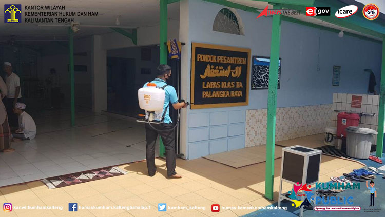 Antisipasi Covid-19, Lapas Palangka Raya Rutin Lakukan Penyemprotan Disinfektan