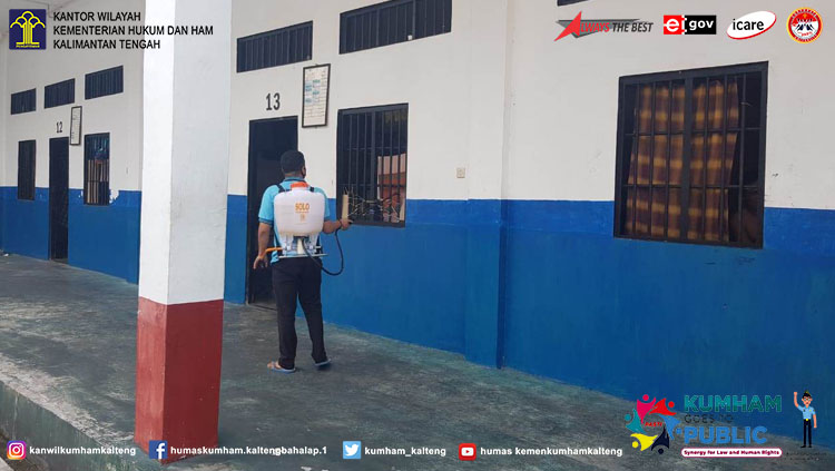 Antisipasi Covid-19, Lapas Palangka Raya Rutin Lakukan Penyemprotan Disinfektan