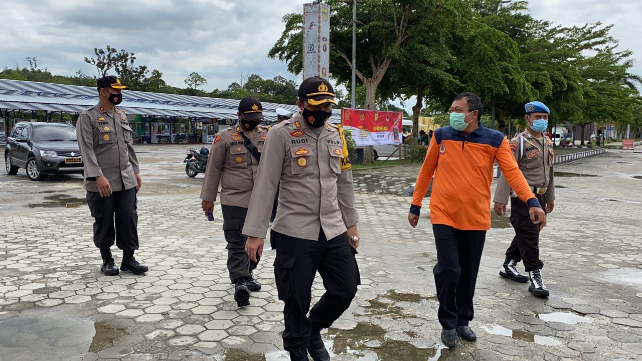Menerapkan Protokol Kesehatan Pendisiplinan Secara Humanis Kepada Masyarakat