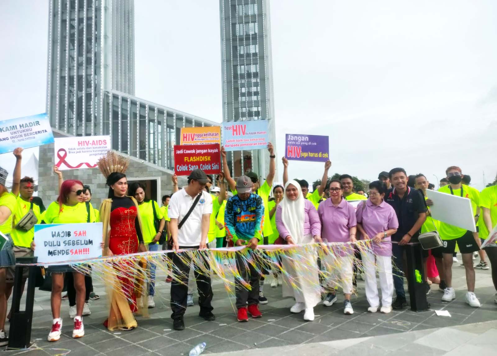 Peringati Hari AIDS Sedunia, KPA Prov. Kalteng Gelar Kegiatan Senam Bersama dan Aksi Sosial