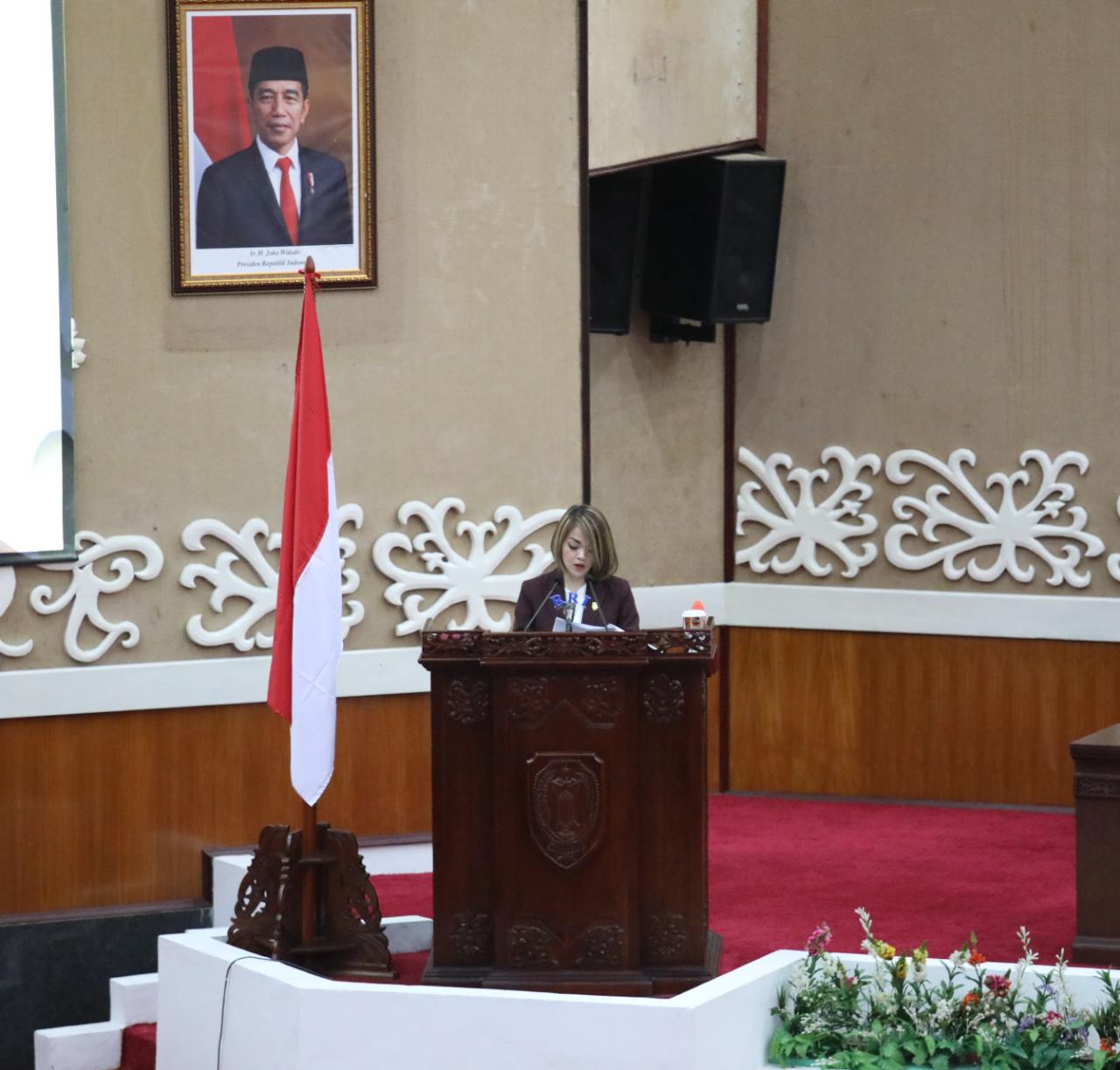 Pembahasan Dua Raperda, Fraksi PDIP Dan Golkar Sampaikan Pandangannya