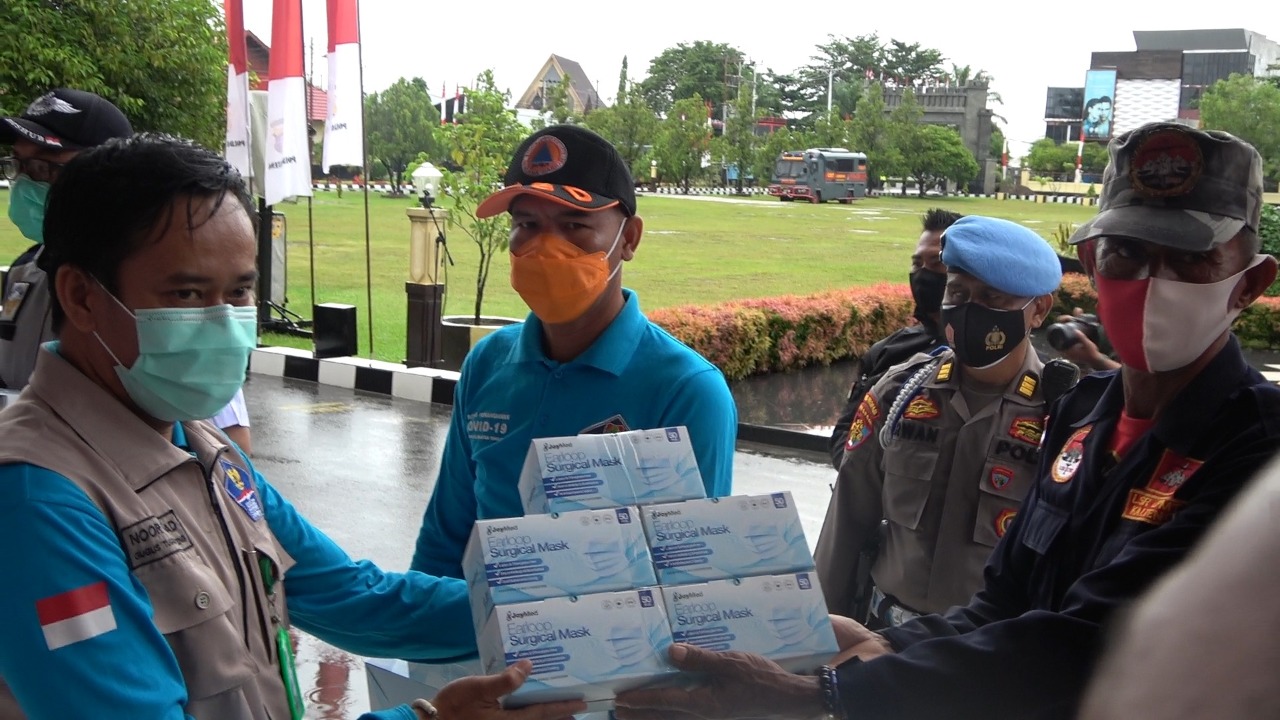 Pendisiplinan Protokol Kesehatan Covid-19, BPBPK Prov. Kalteng Ikuti Aksi Bagikan Masker ke Masyarakat