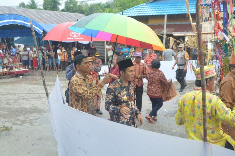 Pjs Bupati Ikuti Ritual Tiwah Di Danau Pantau