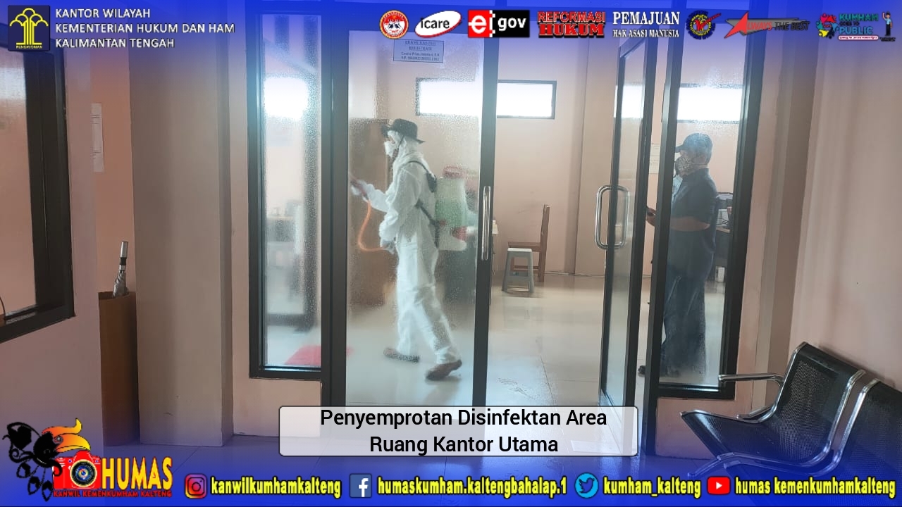 Penyemprotan Disinfektan di Lapas Perempuan Palangka Raya