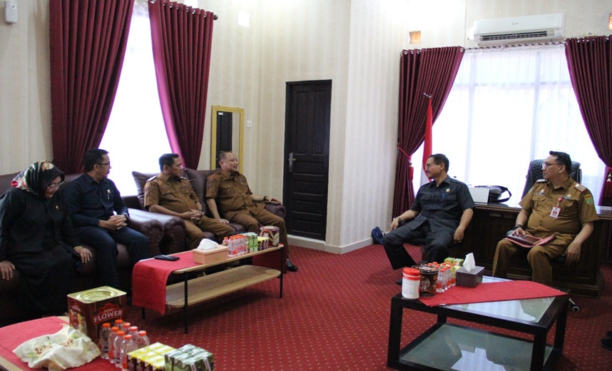 Hari Pertama Kerja, Bupati dan Wakil Bupati Barito Selatan Apel Bersama Hingga Kunjungan ke Forkopimda