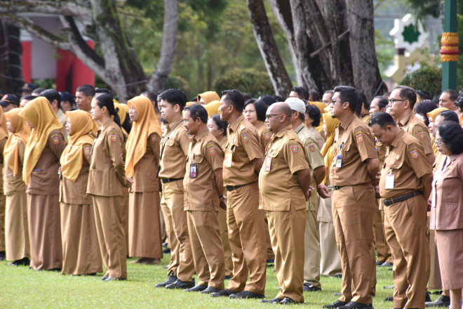 Pimpin Apel Gabungan, Bupati Hj. Nurhidayah Ingatkan ASN untuk Semangat dan Inovatif dalam Melayani Masyarakat