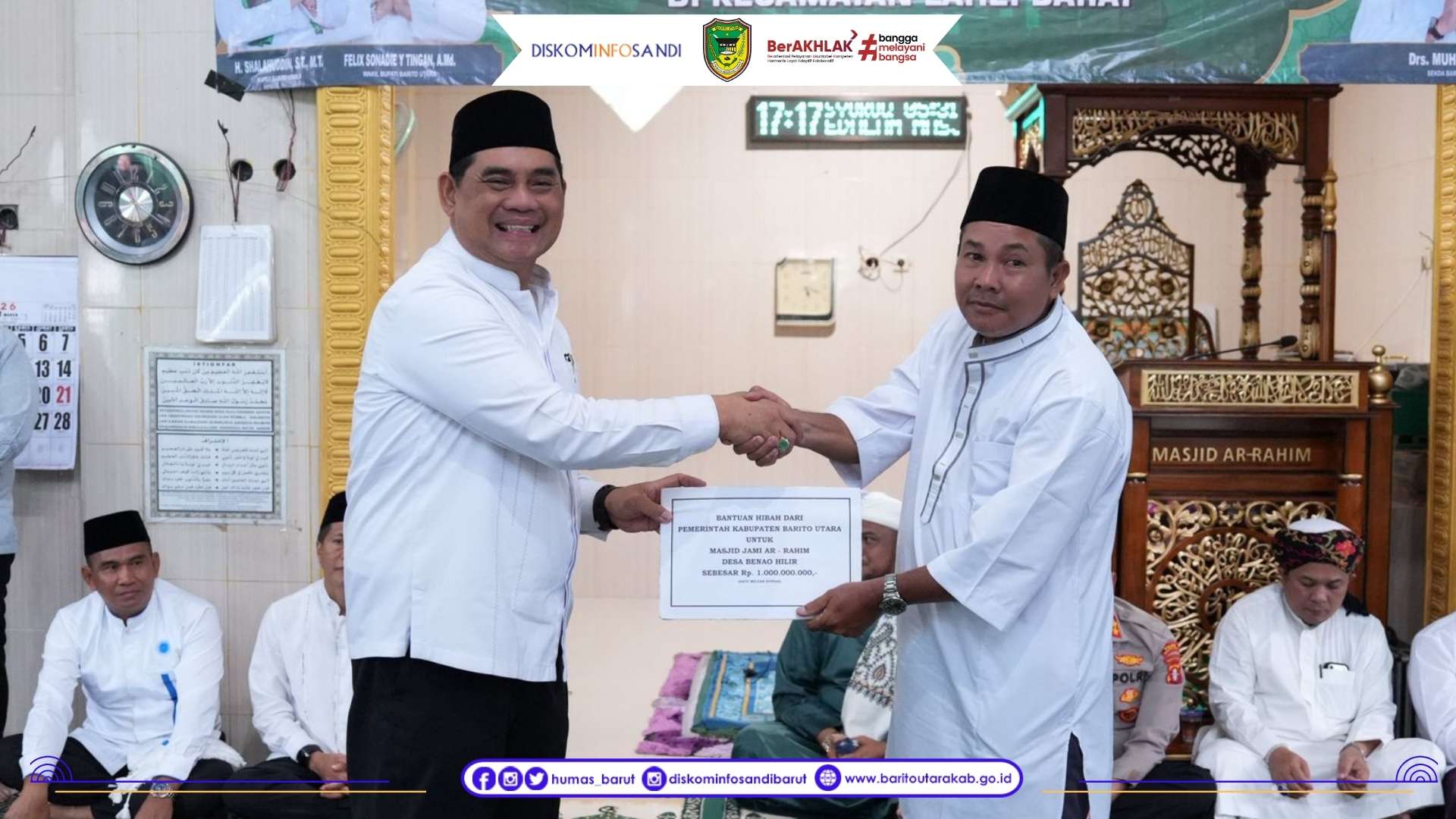 Bupati Barito Utara Hibahkan Dana 1M untuk Masjid Lahei Barat