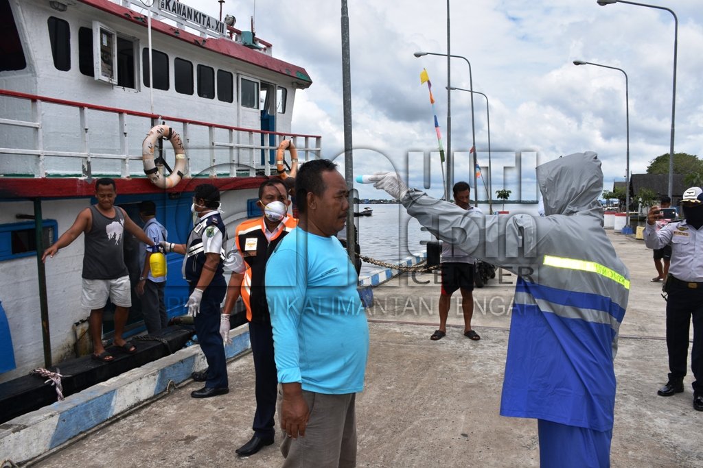 Tim Satgas Kapuas Kembali Inspeksi dan Disinfeksi 10 ABK dari Zona Merah