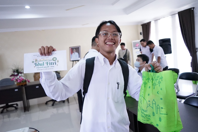 Pererat Tali Persaudaraan, Disbudpar Kalteng Berbagi Berkah dengan Tenaga Kontrak