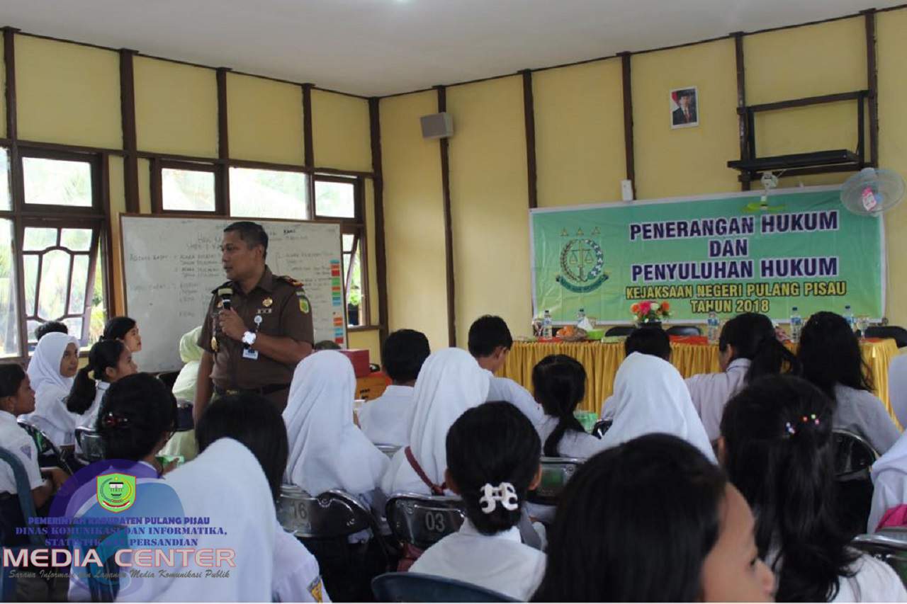 Kejari Pulang Pisau Berikan Penyuluhan Hukum Kepada Pelajar