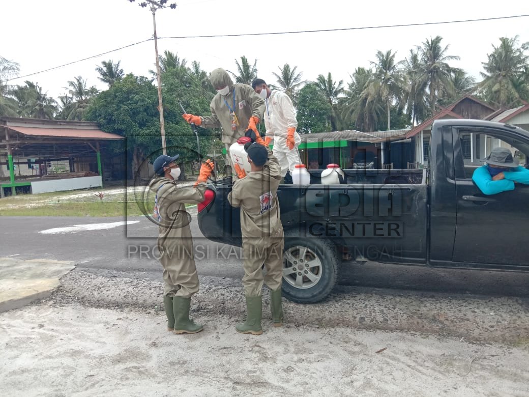 Relawan bantu pencegahan penyebaran COVID-19 di Kecamatan Pantai Lunci