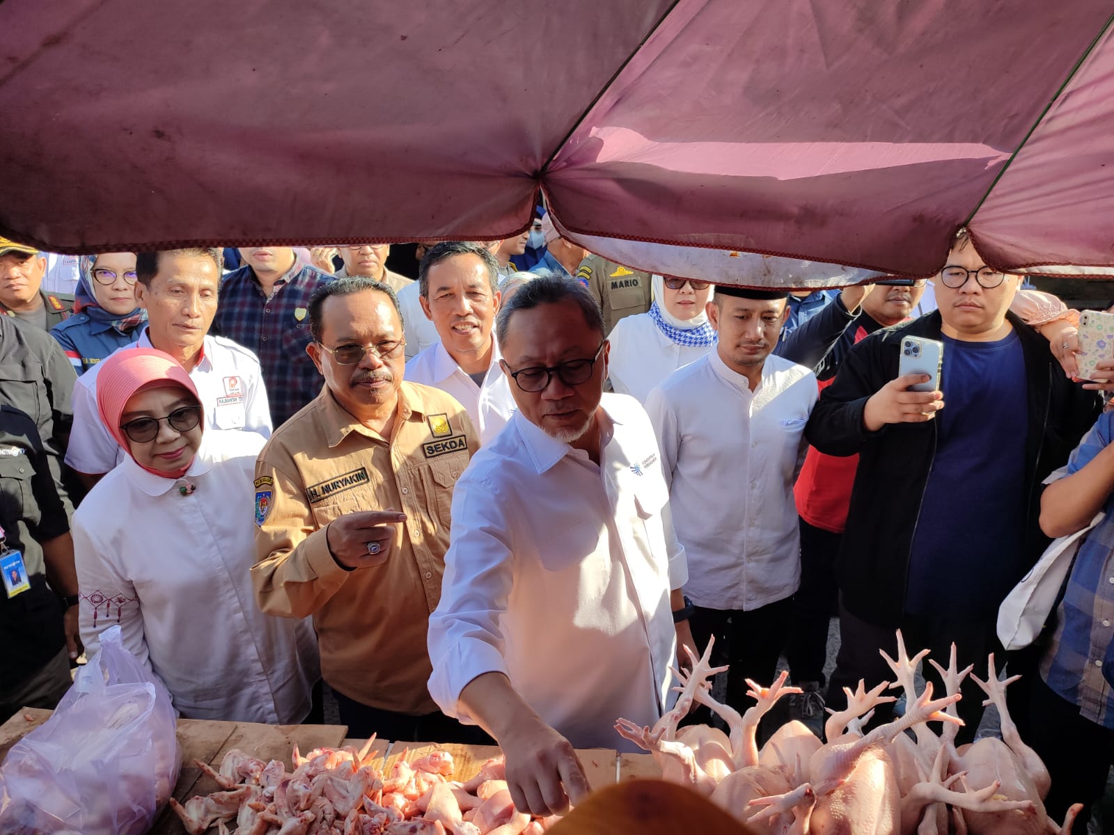 Rangkaian Kunker Mendag RI Zulkifli Hasan, Pantau Harga Bapok di Pasar Besar Palangka Raya