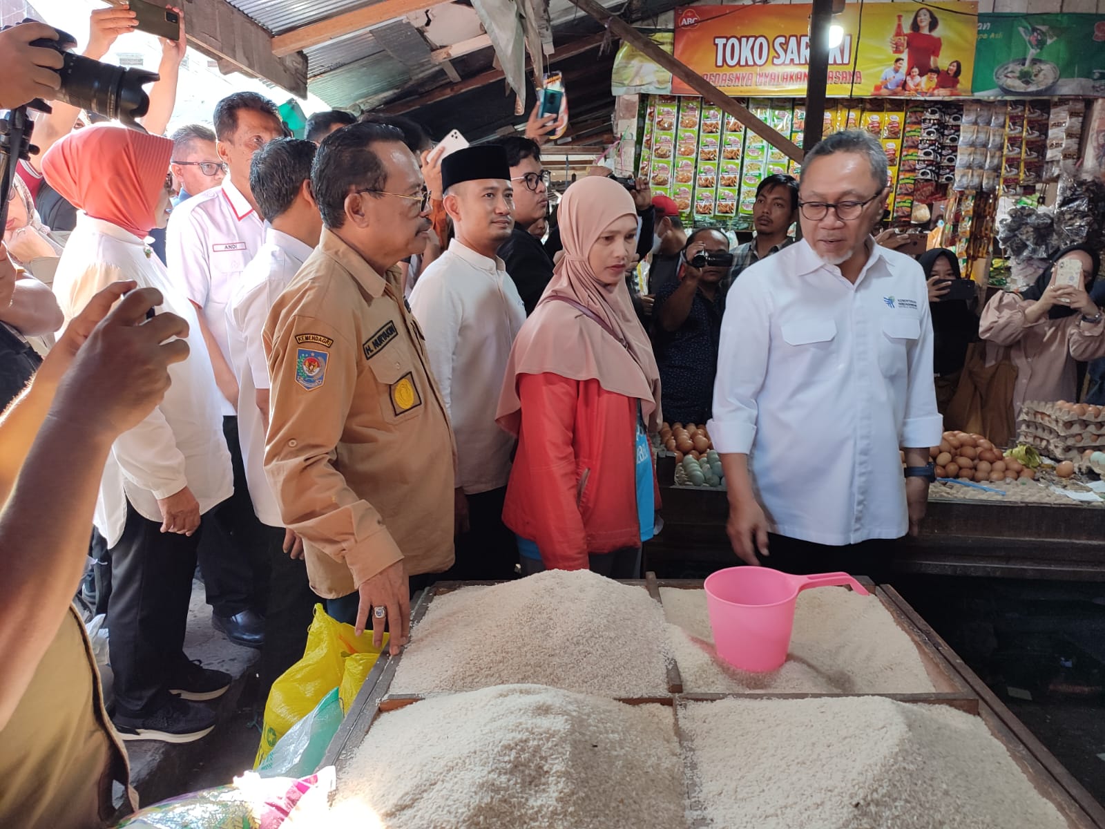 Rangkaian Kunker Mendag RI Zulkifli Hasan, Pantau Harga Bapok di Pasar Besar Palangka Raya