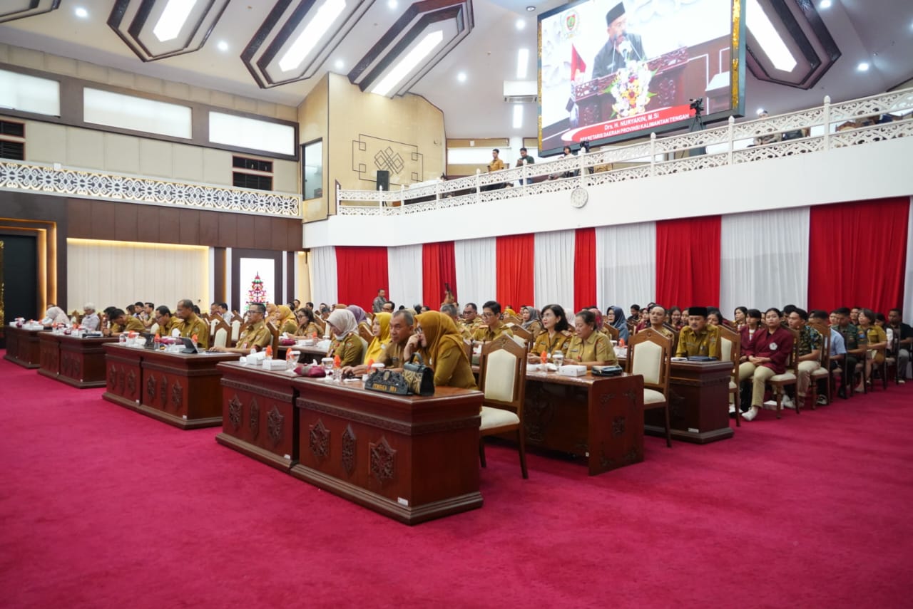 Sekda Nuryakin Sampaikan Dua Naskah Raperda Provinsi Kalteng Pada Rapur ke - 4 Masa Persidangan II Tahun Sidang 2024