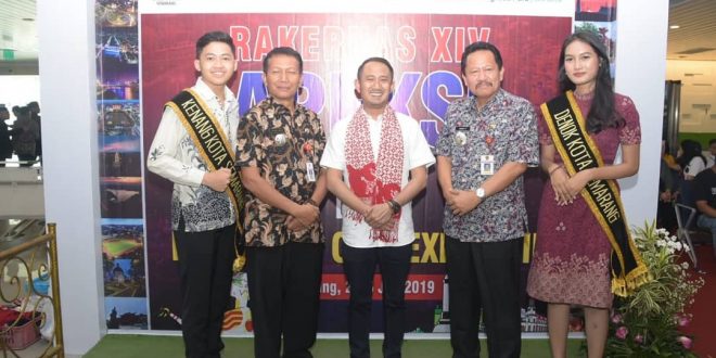 Sambut Peserta Rakernas APEKSI XIV Tahun 2019 di Bandara Ahmad Yani Semarang